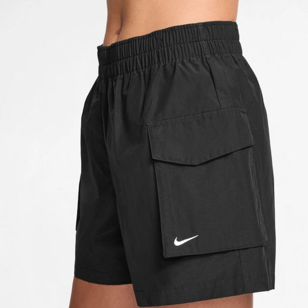 Nike Loose Fit High Rise 5" Cargo Short Size S in Black